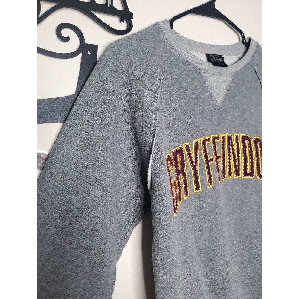 Universal Studios Authentic Gryffindor Sweatshirt… - image 5